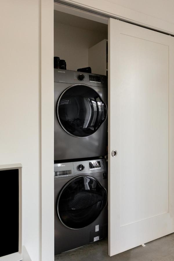 Welcome To Kinn Apartment - Lovely One Bedroom Vancouver Exteriör bild